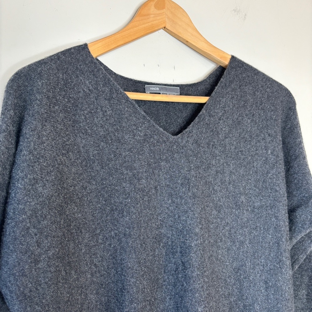 Vince‎ Dark Charcoal Gray V-Neck Cashmere Sweater Size XS - Picture 2 of 9